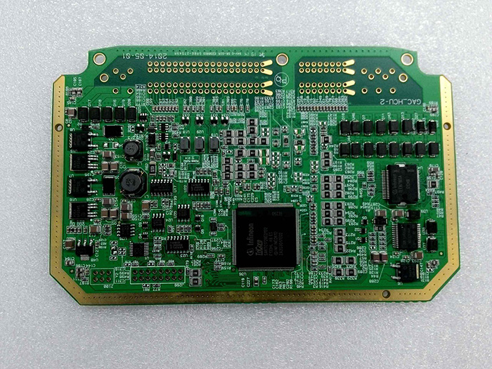 PCB板均匀涂胶